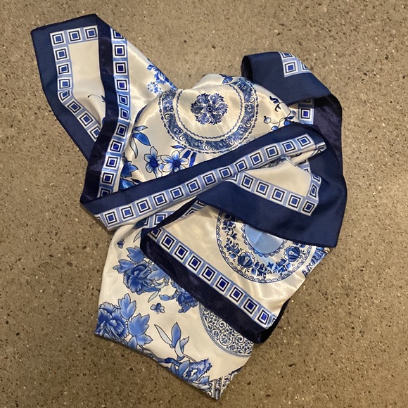 Beautiful white dress from Massimo Dutti no belt, FREE silk scarf - Picture 7 of 15